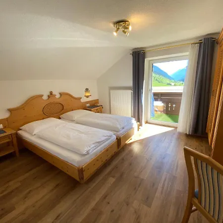 Hotel-garni Versail מלון 3*