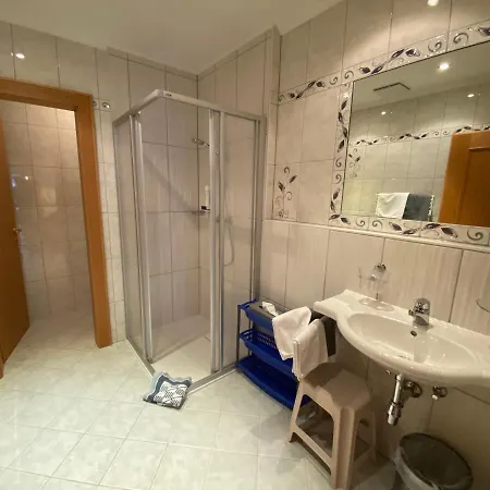 מלון Hotel-garni Versail גלטור