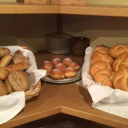 מלון Hotel-garni Versail 3*